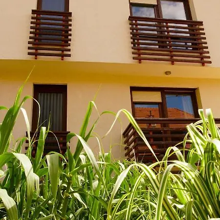 Fürjes Apartmanhotel *