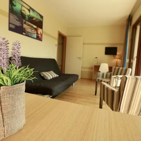 Fürjes Apartmanhotel *